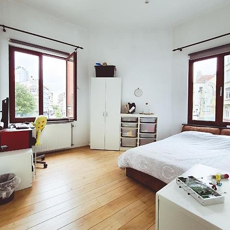 Room At Chicken'S Shared Appartment Brussels Luaran gambar