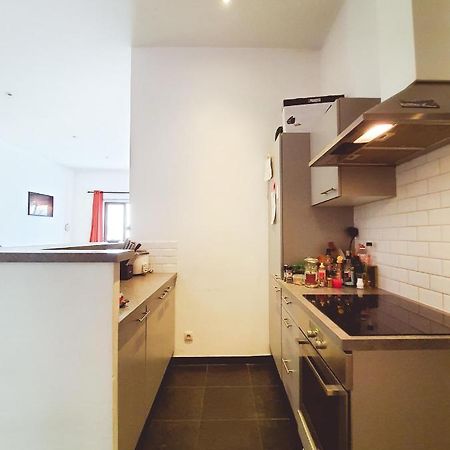 Room At Chicken'S Shared Appartment Brussels Luaran gambar