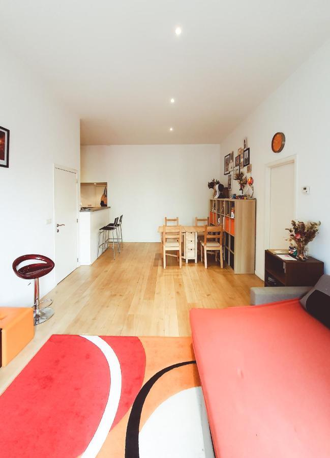 Room At Chicken'S Shared Appartment Brussels Luaran gambar