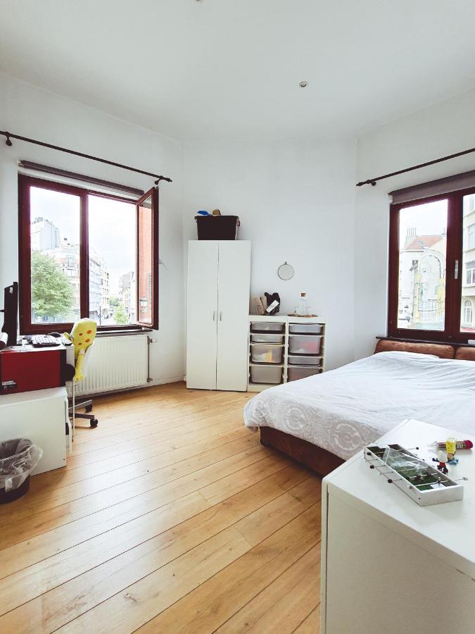 Room At Chicken'S Shared Appartment Brussels Luaran gambar