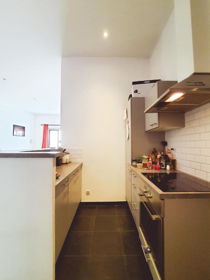 Room At Chicken'S Shared Appartment Brussels Luaran gambar